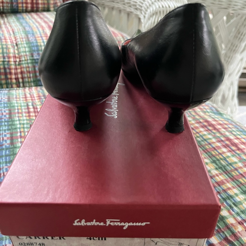Salvatore Ferragamo black pointed dress heels. - Picture 3 of 8